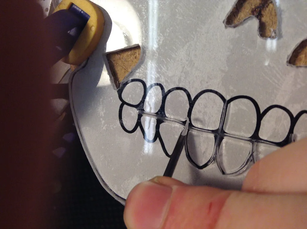 Engraving the teeth