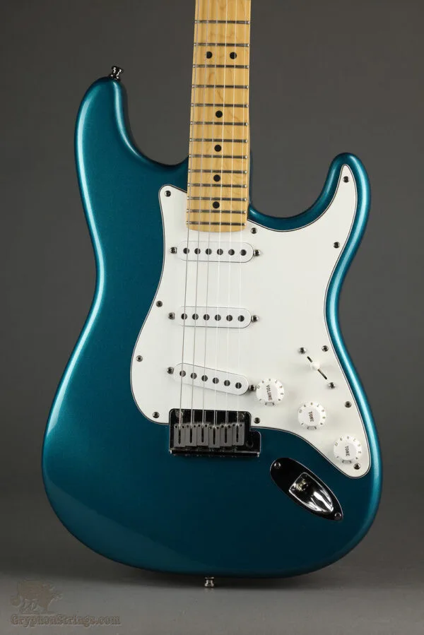 1999 Fender American Series Stratocaster Electric Guitar – Used