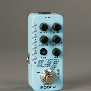 Circa 2021 Mooer E7 Synth Pedal – used