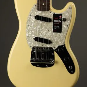 Fender American Performer Mustang, Rosewood Fingerboard, Vintage White