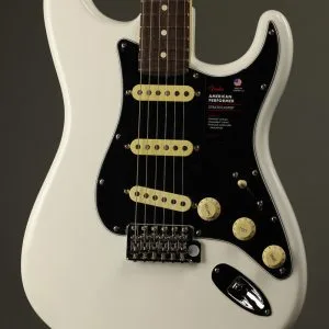 Fender American Performer Stratocaster®, Rosewood Fingerboard, Arctic White – New