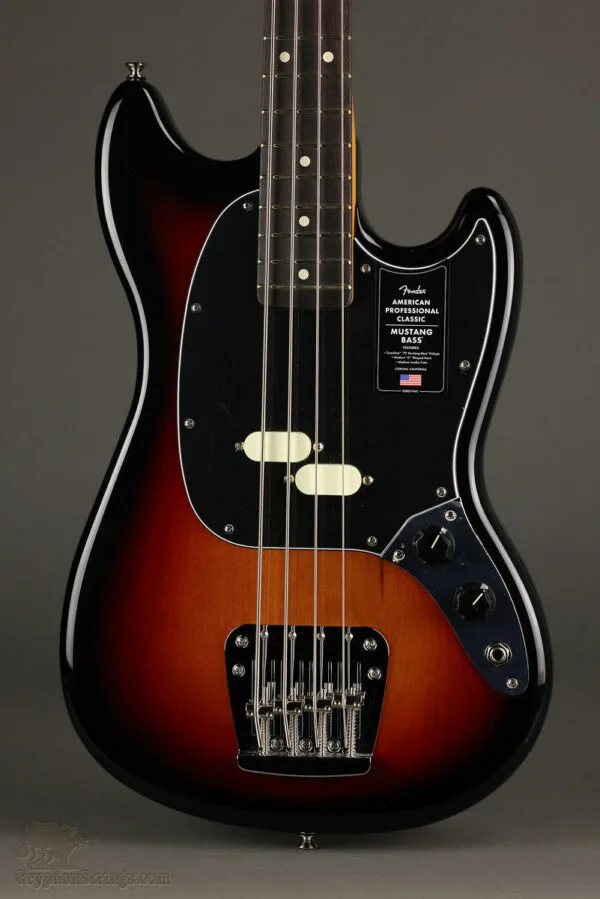 Fender American Professional Classic Mustang Bass®, Rosewood Fingerboard, 3-Color Sunburst – New