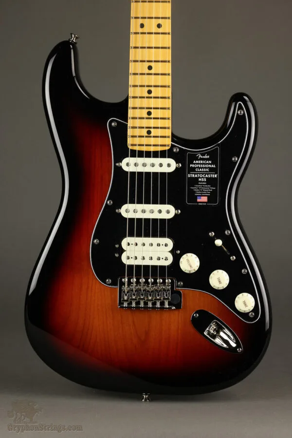 Fender American Professional Classic Stratocaster® HSS, Maple Fingerboard, 3-Color Sunburst – New