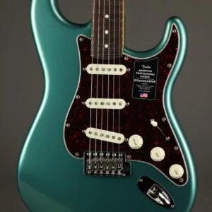 Fender American Professional Classic Stratocaster®, Rosewood Fingerboard, Faded Sherwood Green Metallic – New