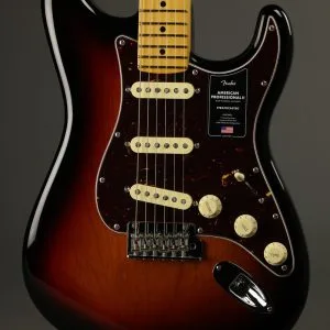 Fender American Professional II Stratocaster®, Maple Fingerboard, 3-Color Sunburst New