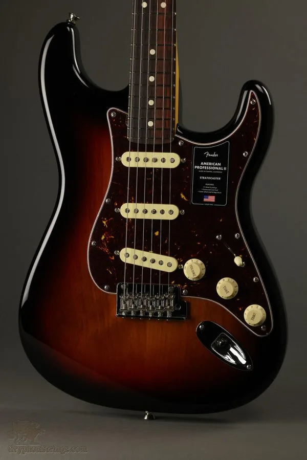 Fender American Professional II Stratocaster®, Rosewood Fingerboard, 3-Color Sunburst New