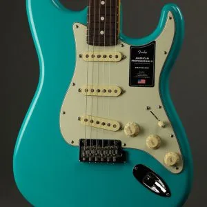 Fender American Professional II Stratocaster®, Rosewood Fingerboard, Miami Blue New