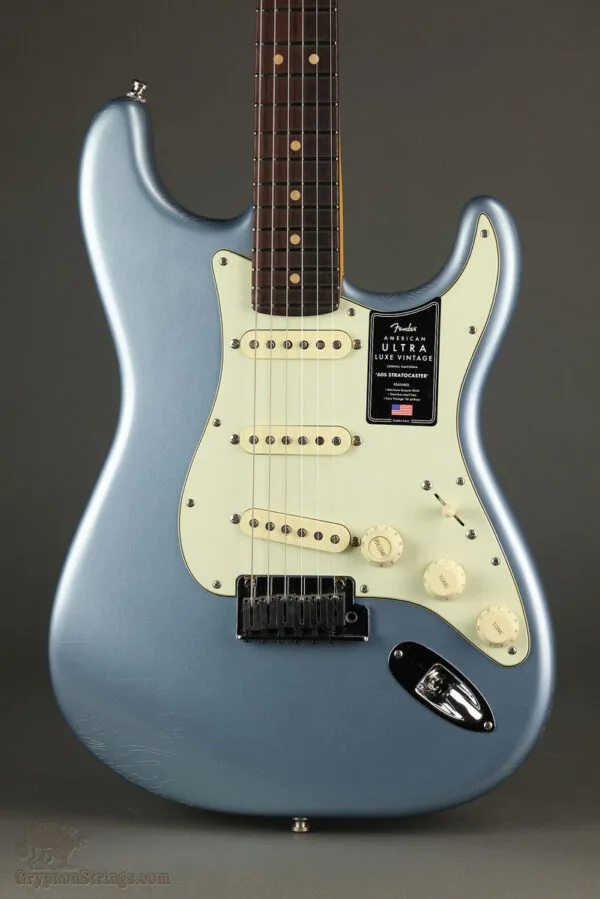 Fender American Ultra Luxe ’60s Stratocaster®, Rosewood Fingerboard, Ice Blue Metallic – New