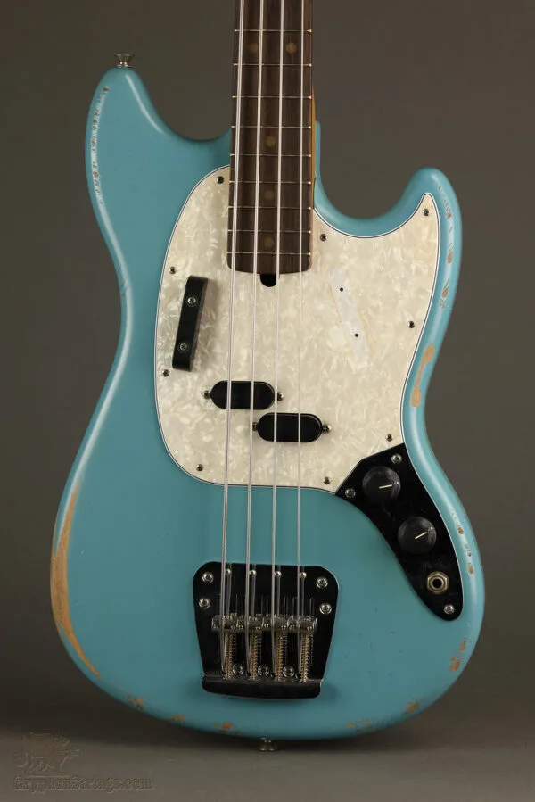 Fender JMJ Road Worn® Mustang Bass®, Rosewood Fingerboard, Faded Daphne Blue – New
