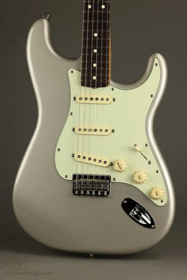 Fender Robert Cray Stratocaster®, Rosewood Fingerboard, Inca Silver – New