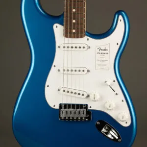 Fender Standard Stratocaster®, Laurel Fingerboard, White Pickguard, Aqua Marine Metallic – New