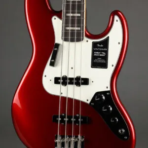 Fender Vintera® III Early ’70s Jazz Bass®, Rosewood Fingerboard, Candy Apple Red – New
