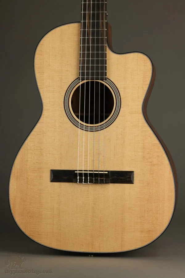 Martin 000C12-16E Nylon String Acoustic Guitar – New