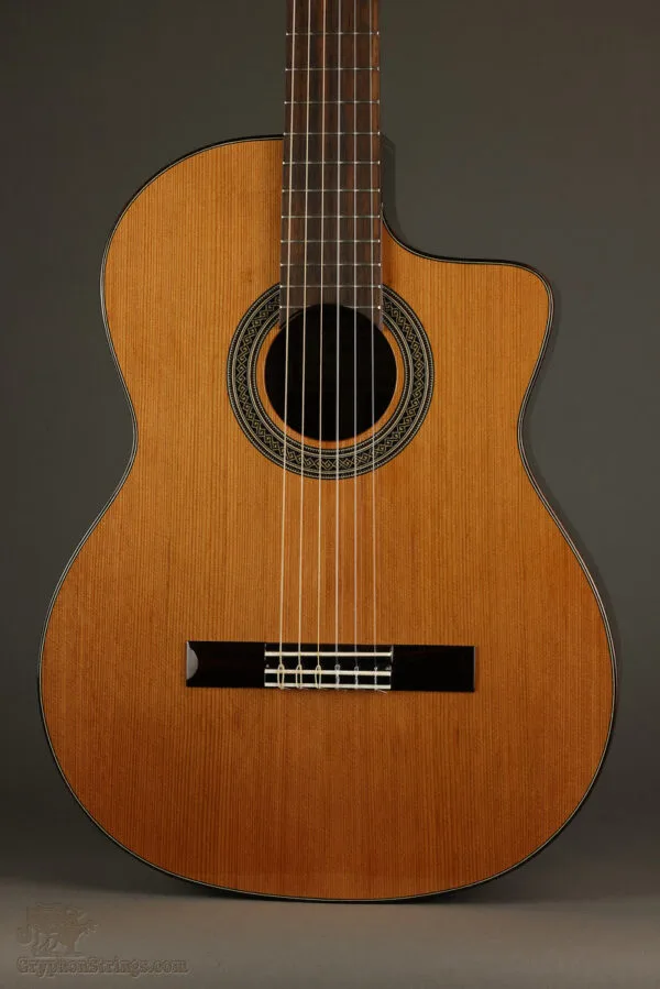 New World Estudio E640 Cedar Cutaway Classical Guitar – New
