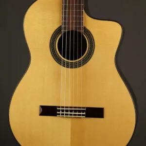 New World Estudio E650 Spruce Fingerstyle Classical Guitar – New