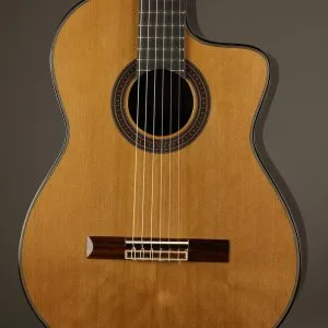 New World Player P650 Cedar Fingerstyle Classical Guitar – New