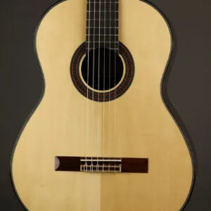 New World Player P650 Spruce Classical Guitar – New