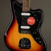 Squier Affinity Series® Jaguar®, Laurel Fingerboard, Black Pickguard, 3-Color Sunburst – New