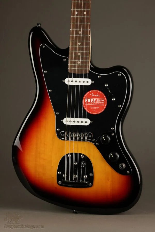 Squier Affinity Series® Jaguar®, Laurel Fingerboard, Black Pickguard, 3-Color Sunburst – New