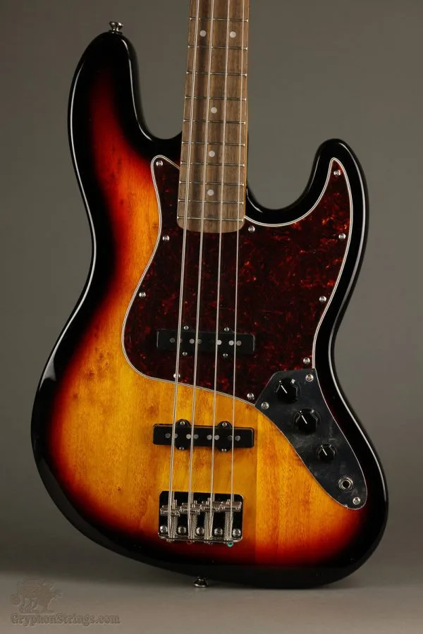 Squier Classic Vibe ’60s Jazz Bass®, Laurel Fingerboard, 3-Color Sunburst – New