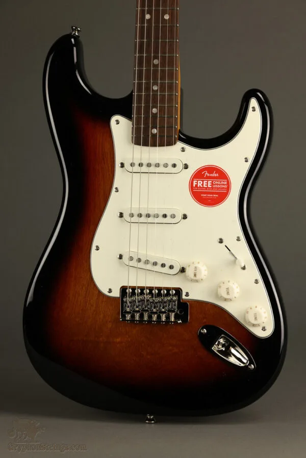 Squier Classic Vibe ’60s Stratocaster®, Laurel Fingerboard, 3-Color Sunburst – New