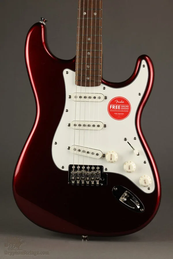 Squier Classic Vibe ’60s Stratocaster®, Laurel Fingerboard, Candy Apple Red – New