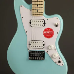 Squier Mini Jazzmaster® HH, Maple Fingerboard, White Pickguard, Daphne Blue – New