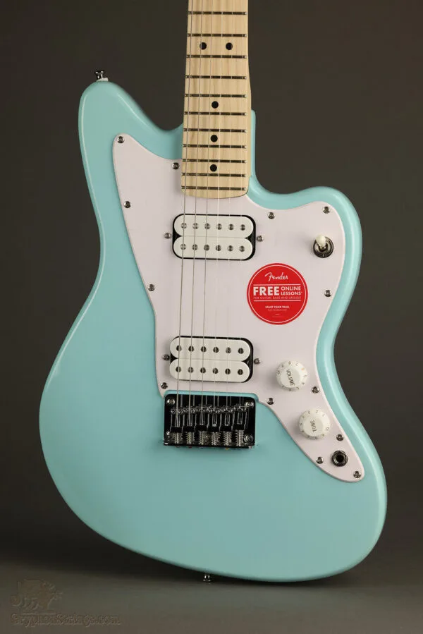 Squier Mini Jazzmaster® HH, Maple Fingerboard, White Pickguard, Daphne Blue – New