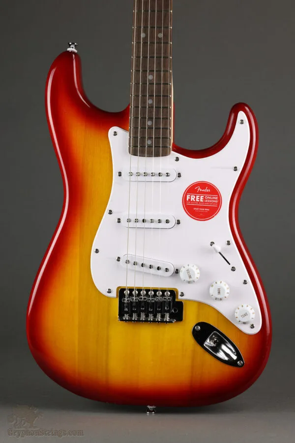 Squier Sonic® Stratocaster®, Laurel Fingerboard, White Pickguard, Sienna Sunburst – New