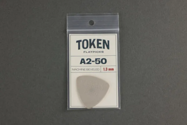 Token A2-50 Large Triangle (1.27mm) Tan Pick