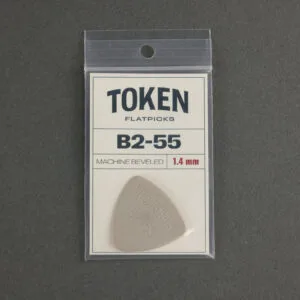 Token B2-55 Small Triangle (1.40 mm) Tan Pick